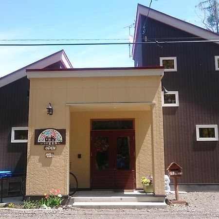 Gasthaus Ituka Furano E Exterior foto