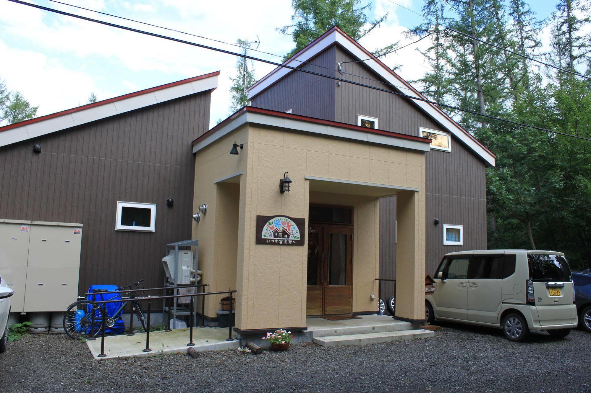 Gasthaus Ituka Furano E Exterior foto