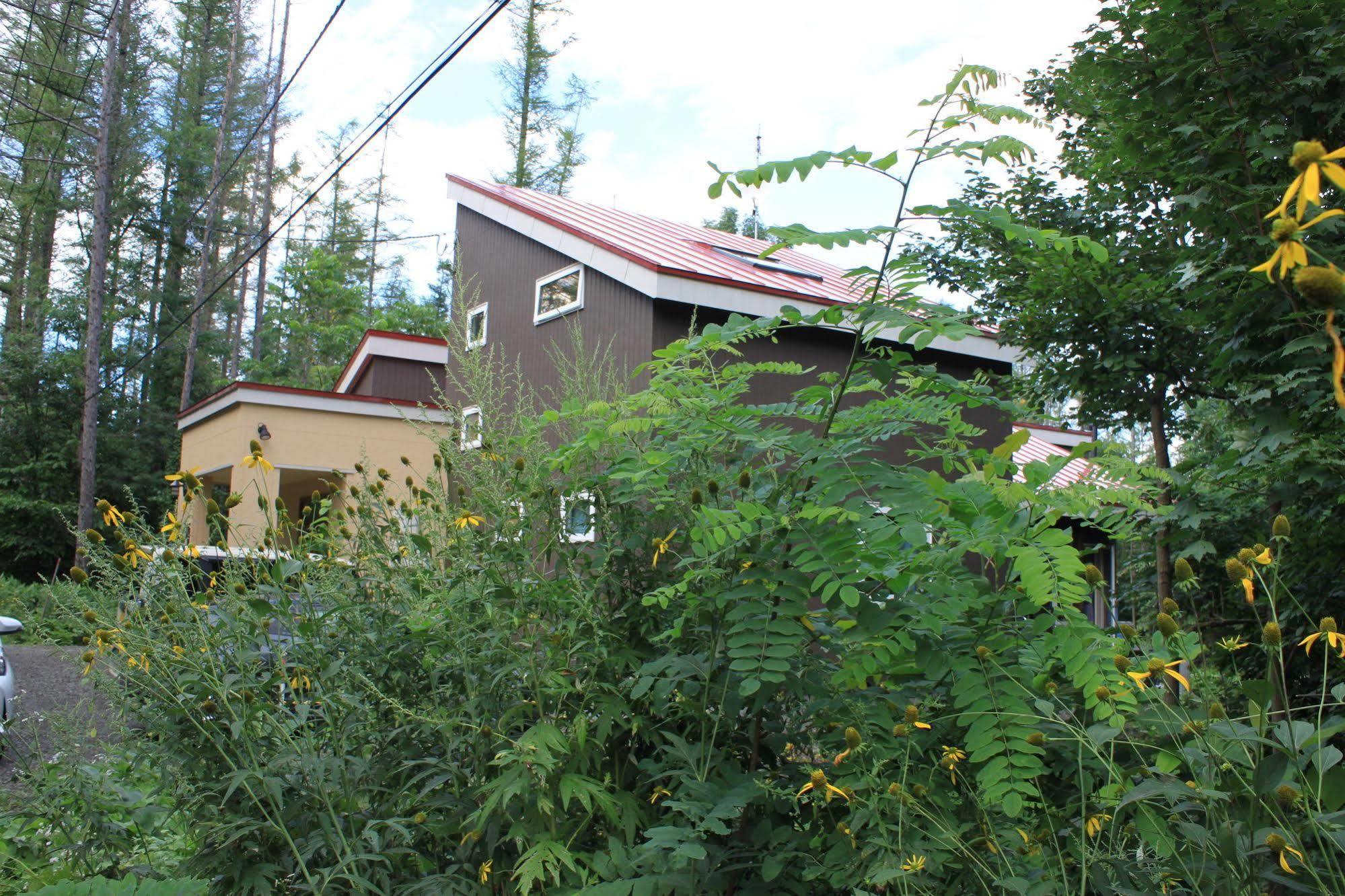 Gasthaus Ituka Furano E Exterior foto